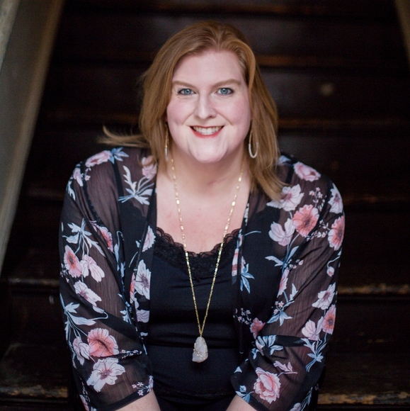 Meet your Posher, Stephanie - Picture 1 of 3